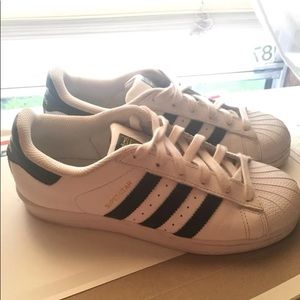 Adidas superstars